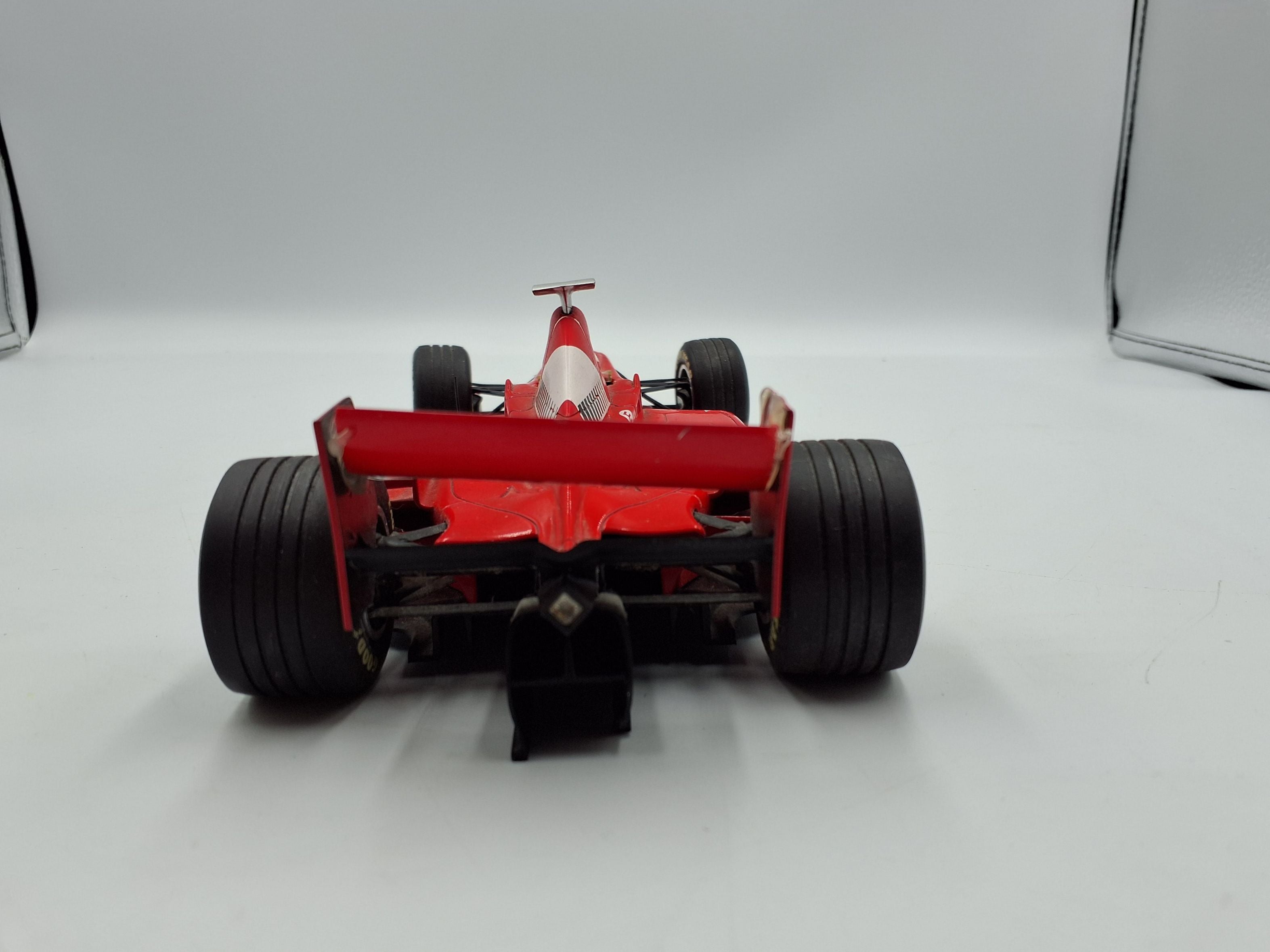 Ferrie F 300 1/18